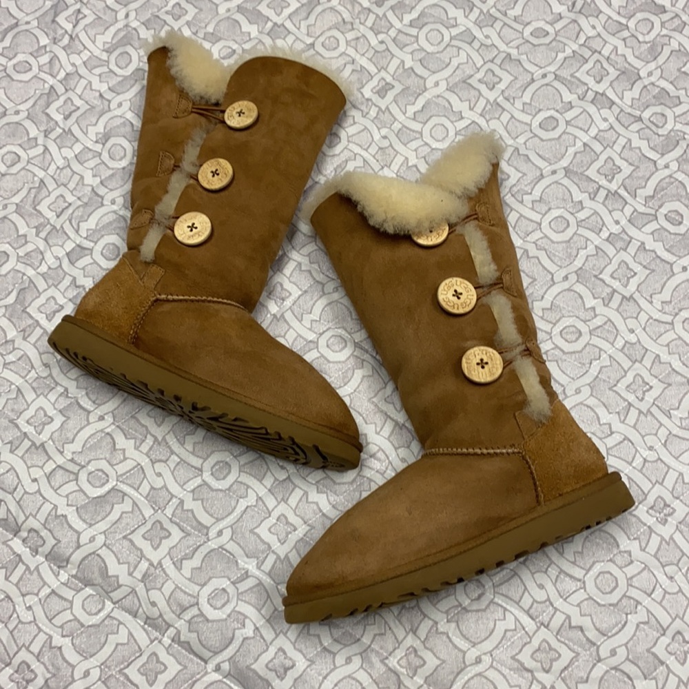 Ugg Bailey Boots. Size 7 - Picture 8 of 13